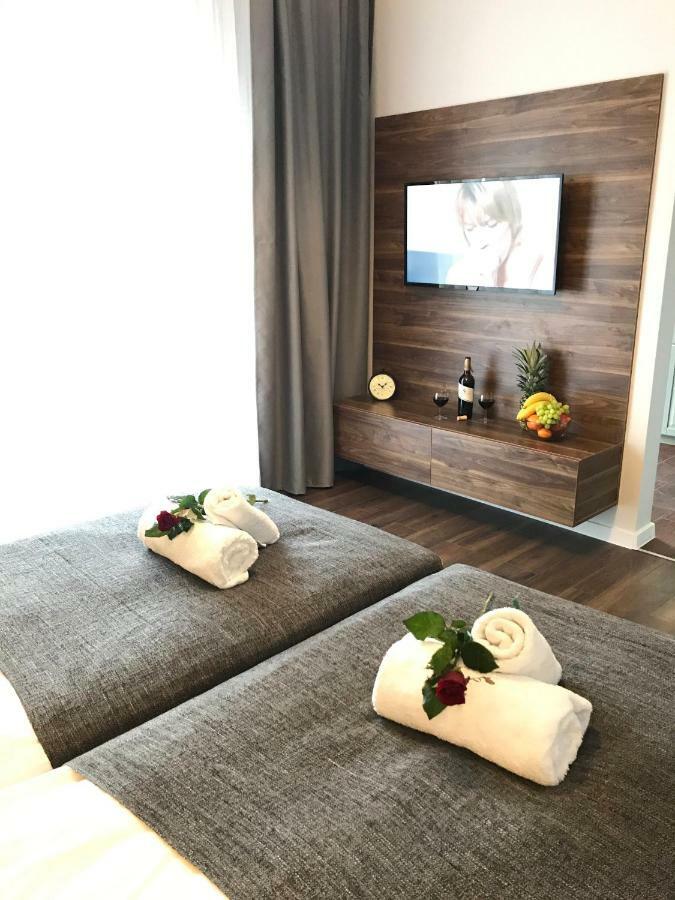 Premium Apartment - Chopin Airport ワルシャワ エクステリア 写真