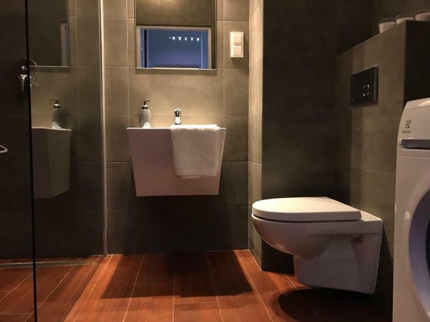 Premium Apartment - Chopin Airport ワルシャワ エクステリア 写真
